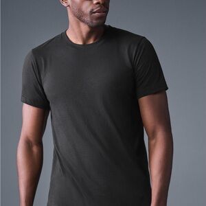 LIKE NEW Alo Yoga Triumph Tee